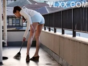 Về thăm quê được chị gái cho cạ buồi vào vú